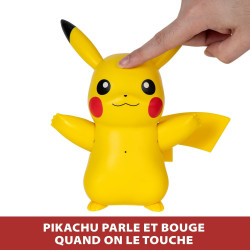 Bandai – Pokémon – Pikachu Deluxe interactif et ses accessoires – Jouet Pokémon avec Lumières Sons et Mouvements